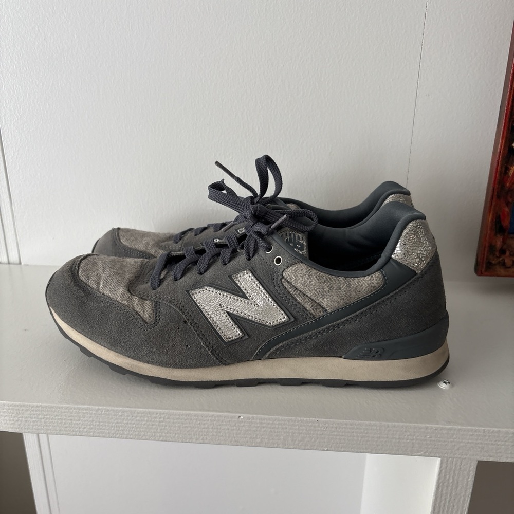 696 New Balance Gray Sneakers Classic Suede Mesh